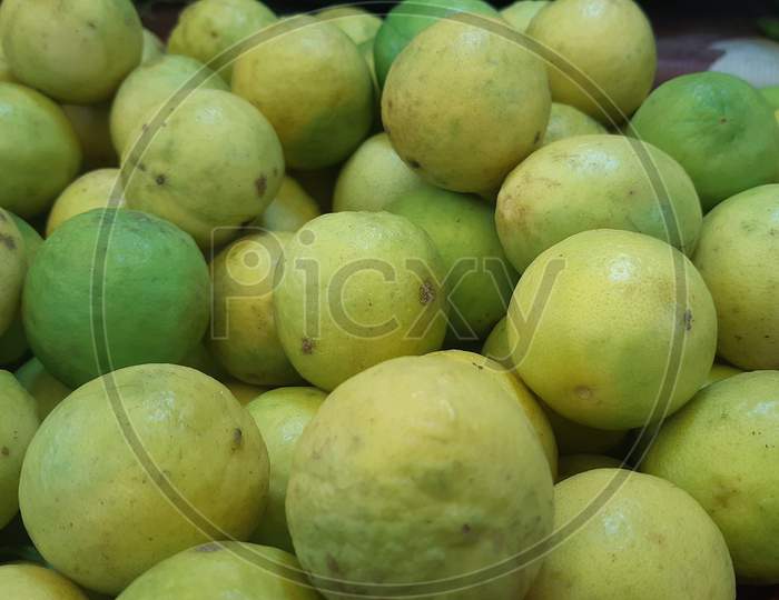 Yellow and green lemons