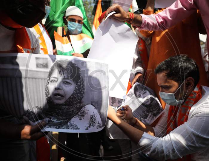 Shiv Sena Dogra Front activists during a protest against PDP President Mehbooba Mufti, in Jammu, 24,october,2020.
