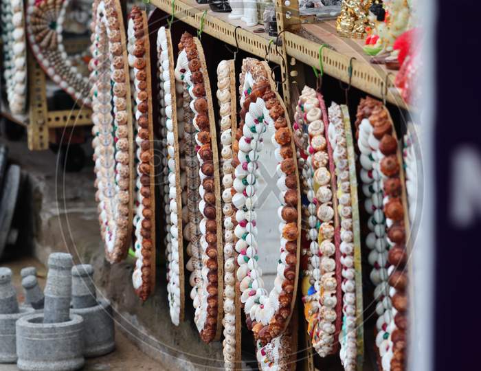 Traditional Handmade Sea Shell Door Hanging Decoration Toran, Bhandarwar. Dewali Decoration Item For Home , Party , Brithday , Wall, Office, Living Room, Vastu