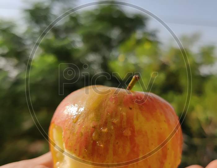 Eat apple
