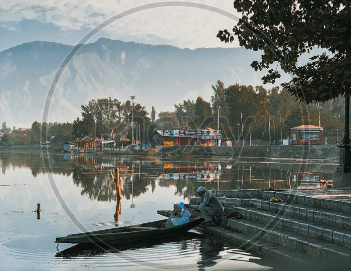 Dal Lake Kashmir 2020