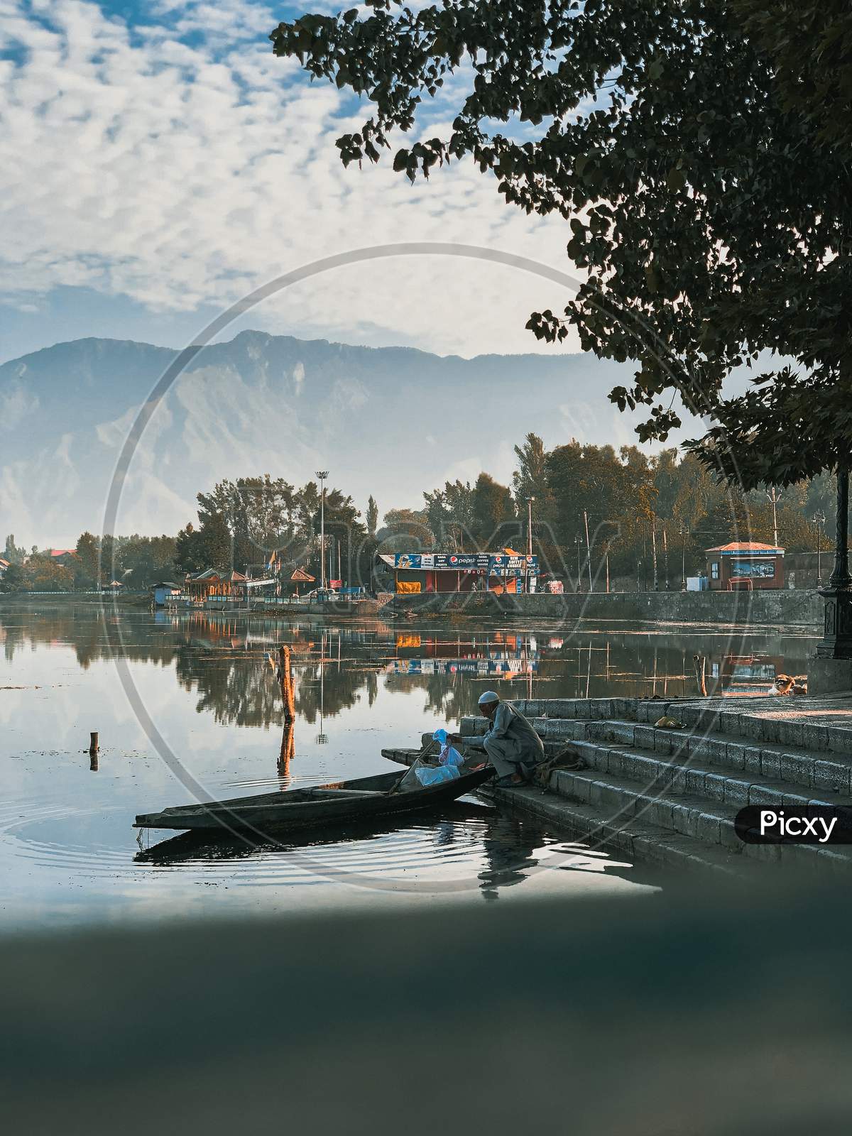 Dal Lake Kashmir 2020
