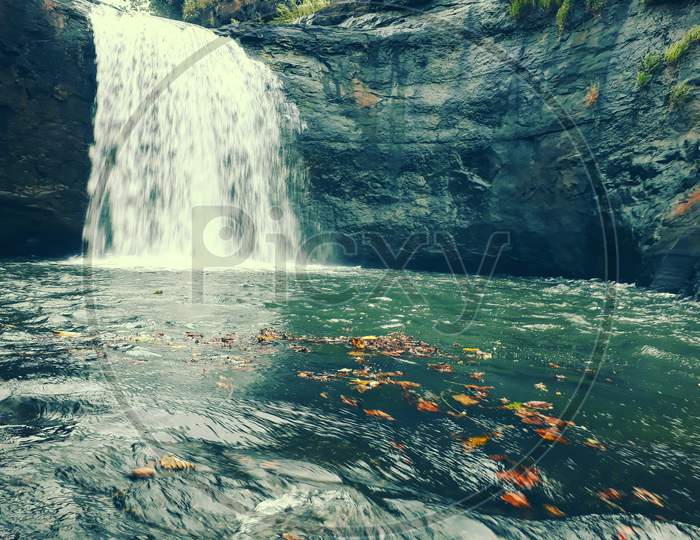 Kalmandavi waterfalls, Waterfall
