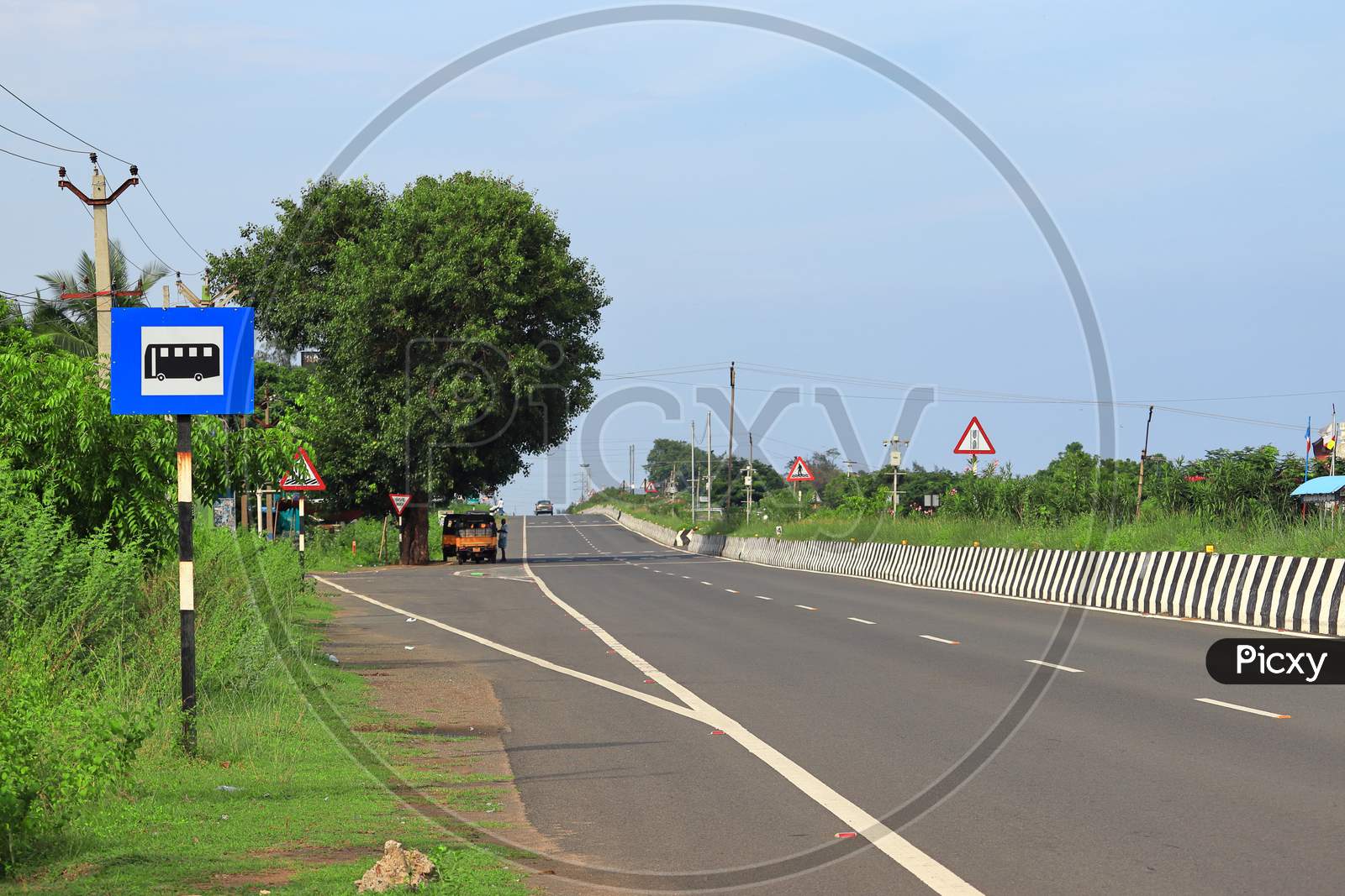 Beautiful National Highway Road Landscape Images With Bus Stop Road Signal