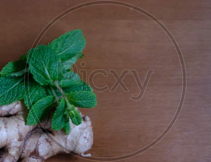 Mint leaves with ginger root