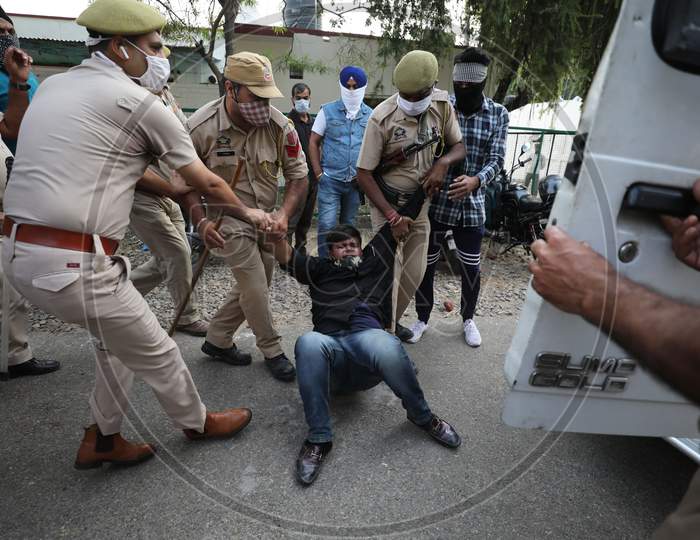 Police attempt to detain ABVP activists trying to hoist the Tricolor at PDP headquarters, in Jammu,, Oct. 25, 2020.