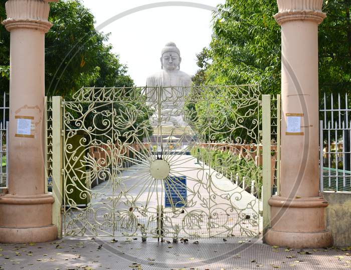 Grate statue of lord Budha