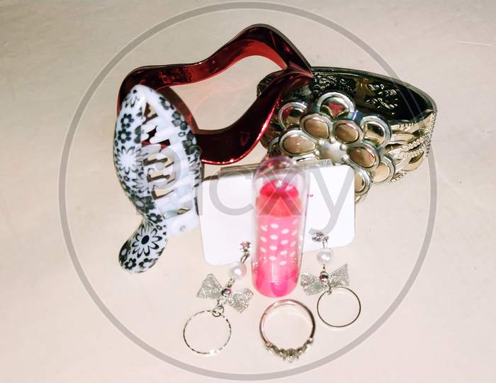 Indian fashionable accessories for girls to get ready