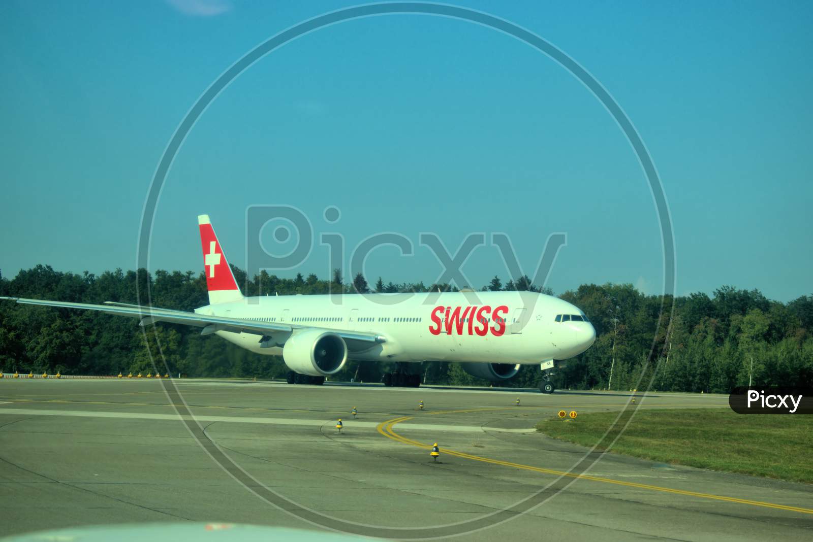 image-of-swiss-international-airlines-boeing-777-is-taxiing-at-the