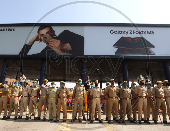 Uttar Pradesh Police personnel stand guard as they block the DND Flyway before an expected visit of Congress leaders Rahul Gandhi to the family members of the victim of the alleged gang-rape in Bool Garhi village of Uttar Pradesh state, in New Delhi on October 3, 2020.