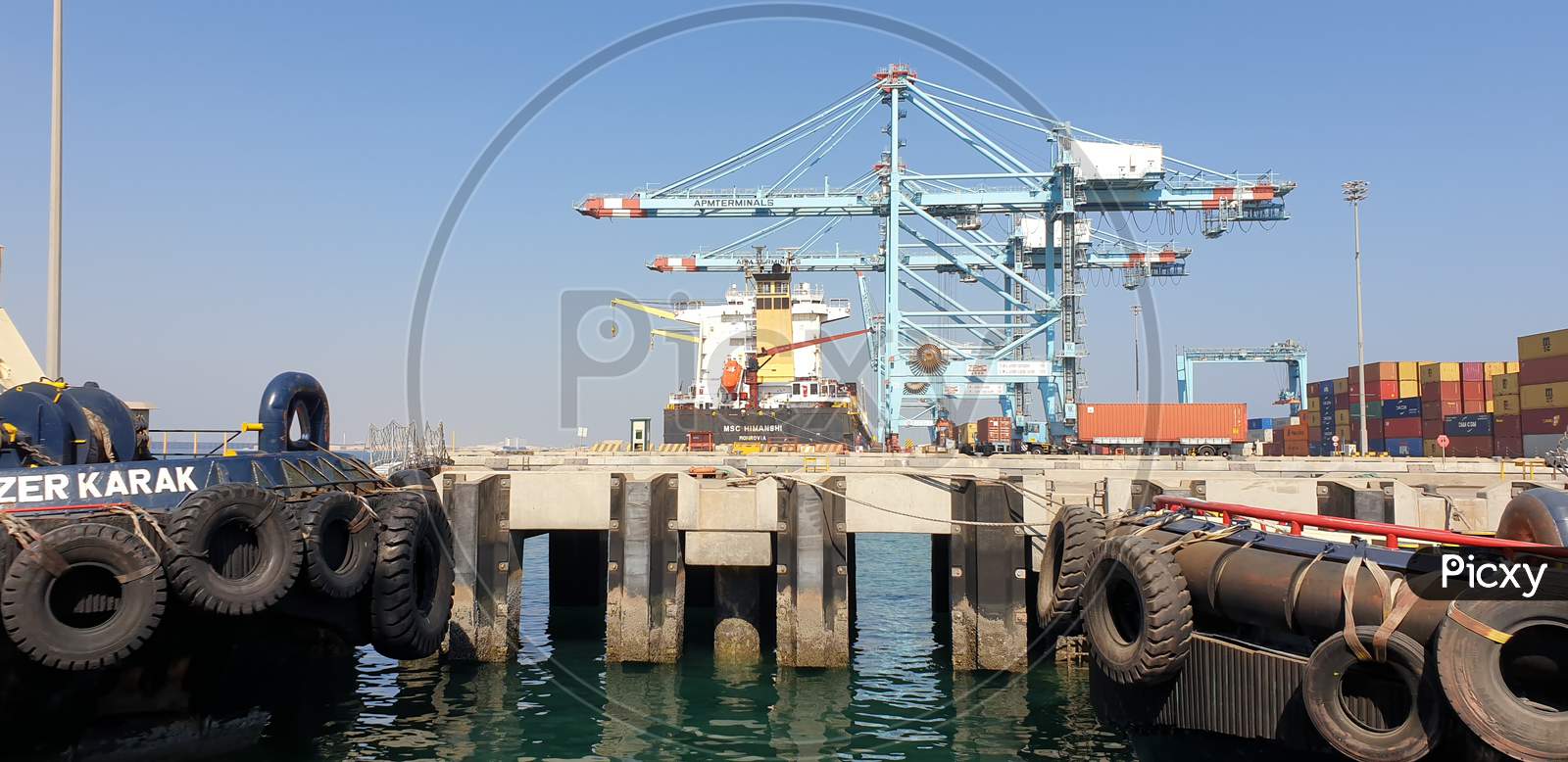 Container ship loading jetty