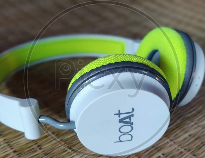 Boat Bluetooth Headphone (green) Rockerz 410. Bluetooth Headphone Boat-410 . 29 October 2020