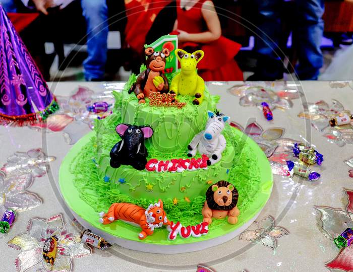Jungle cake birthday party