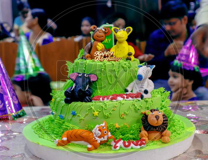 Jungle cake birthday party