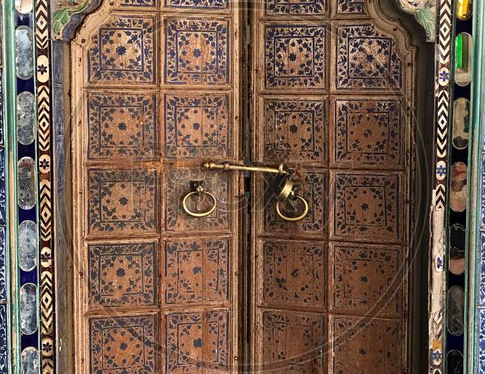 The door in the city palace