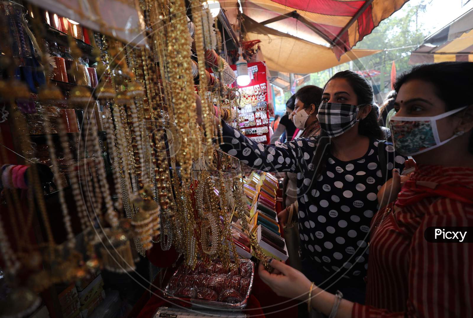 Women shop for bangles on the eve of Hindu festival Karva Chauth at Patel bazzar in Jammu ,31 october.2020.