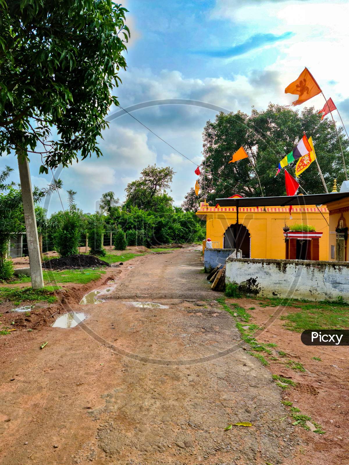 Photo of Temple with road
