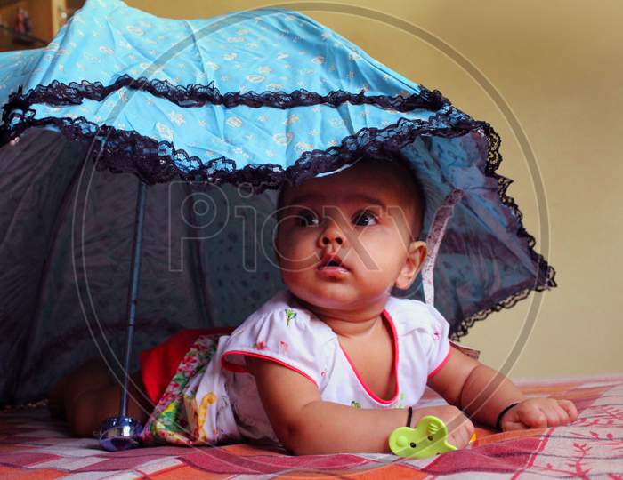 baby,baby under umbrella