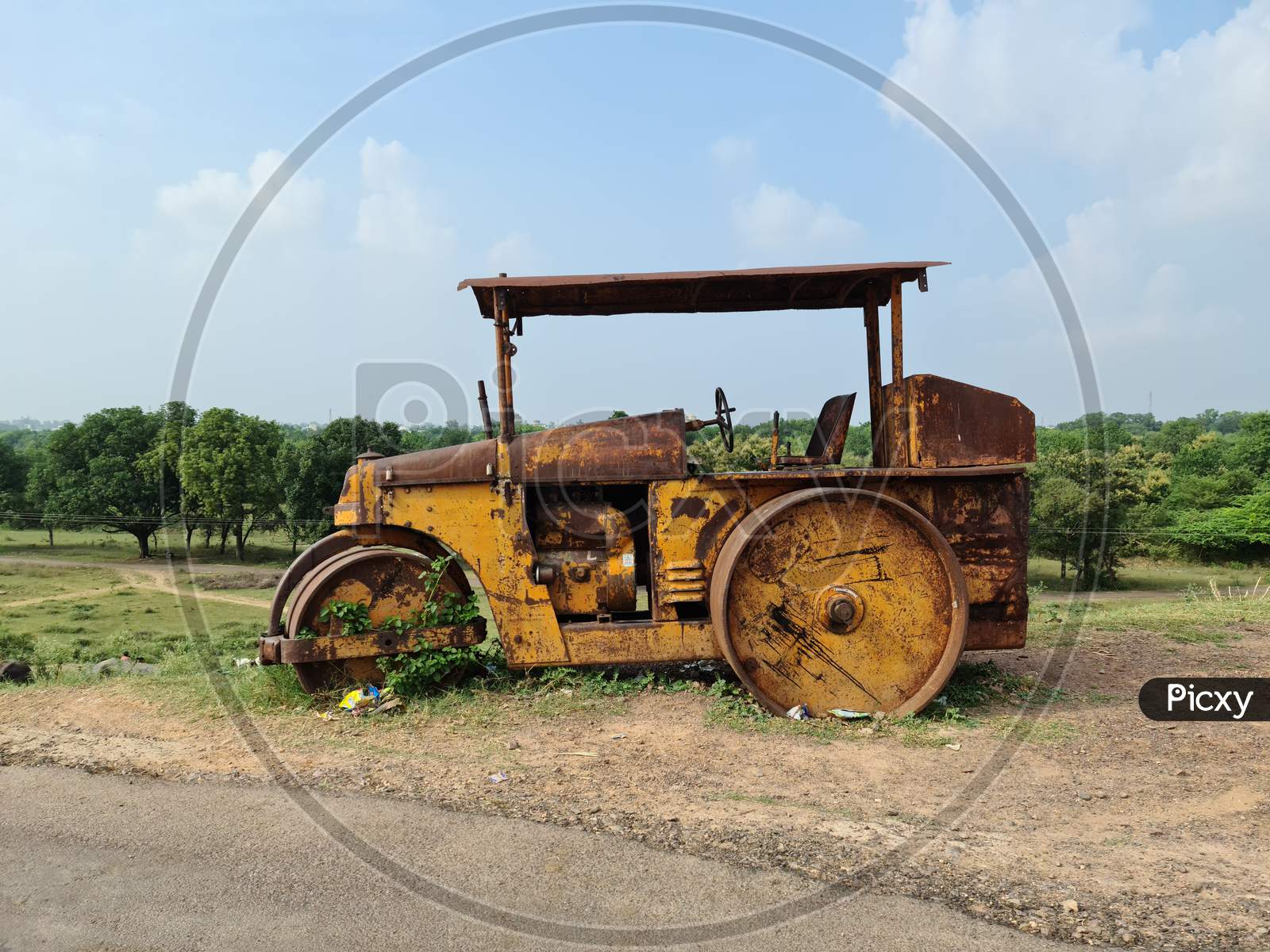 Old road roller photo