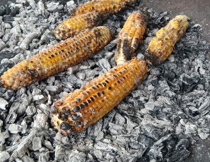 Roasting corn, bhutta image