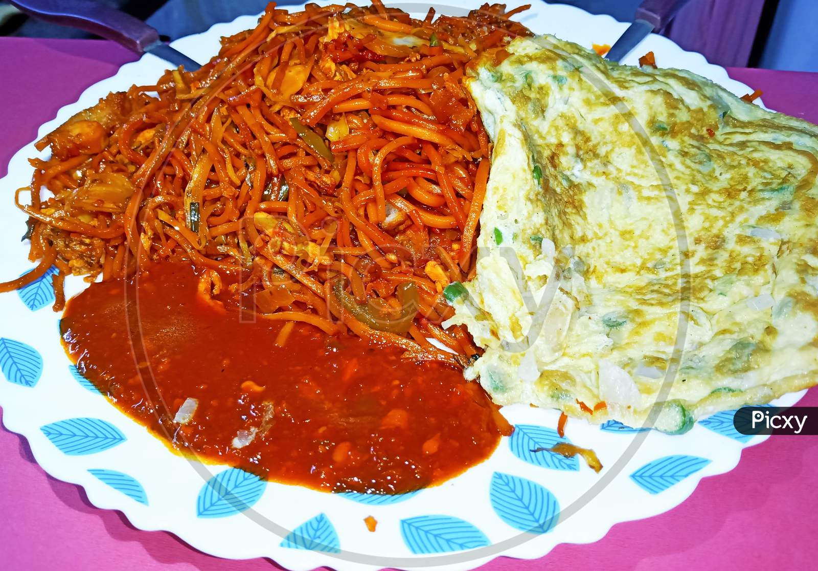 Spicy Chicken Noodles with Schezwan Sauce