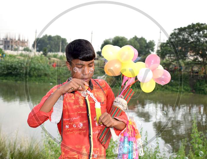 A Young Street Vendor Sell Balloon The Photo Was Taken From Hatirjheel Lake, Hatirjheel,Uttara On 06Th October 2020.