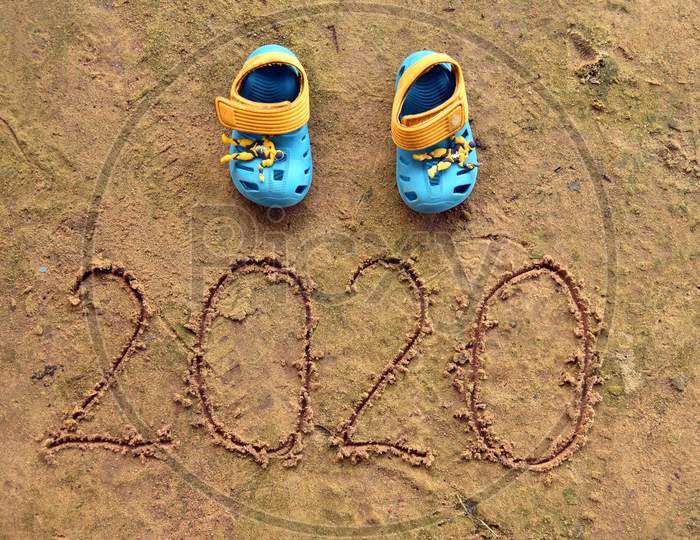 Small Baby Shoes With 2020 Typography .