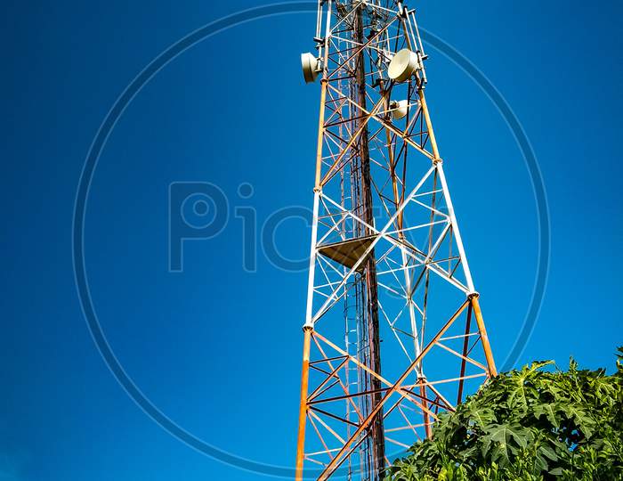 Mobile network tower