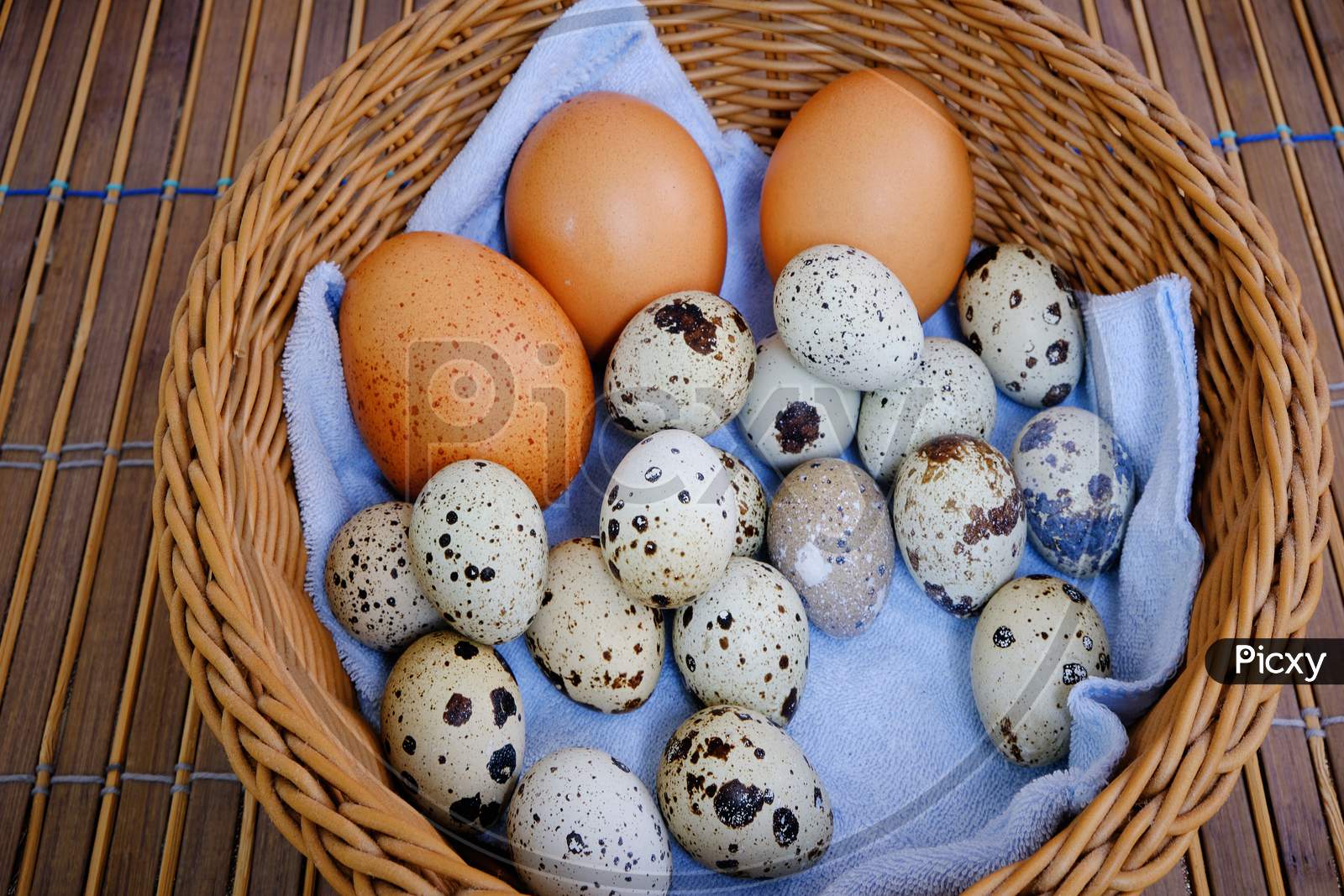 Eggs On Basket, Eco Produc