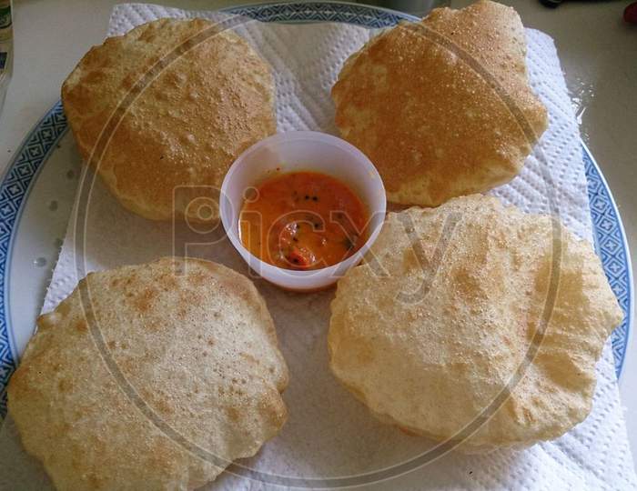 Puri with tomato curry