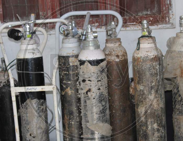 oxygen cylinder at health post
