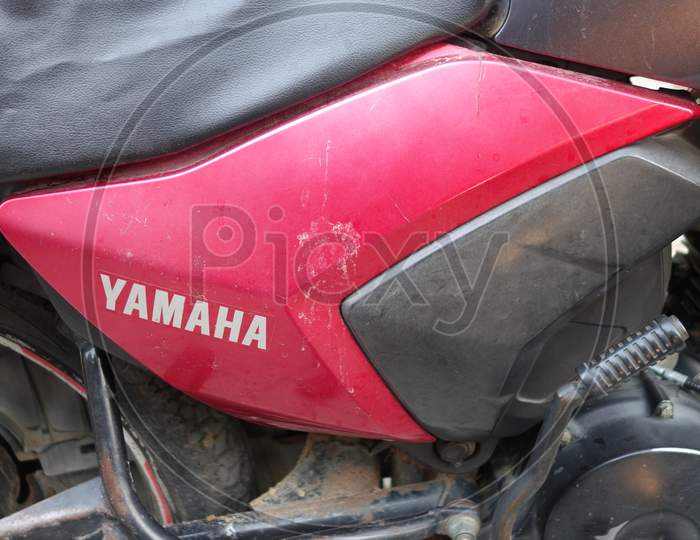 Motorcycle Spare Parts, Side Panel , Fuel Tank. Side Panel Of Yamaha Motorcycle.