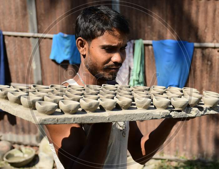 A  Potter making  earthen  lamps  ahead of Diwali festival at Rupohi village in Nagaon District of Assam on Nov 10,2020