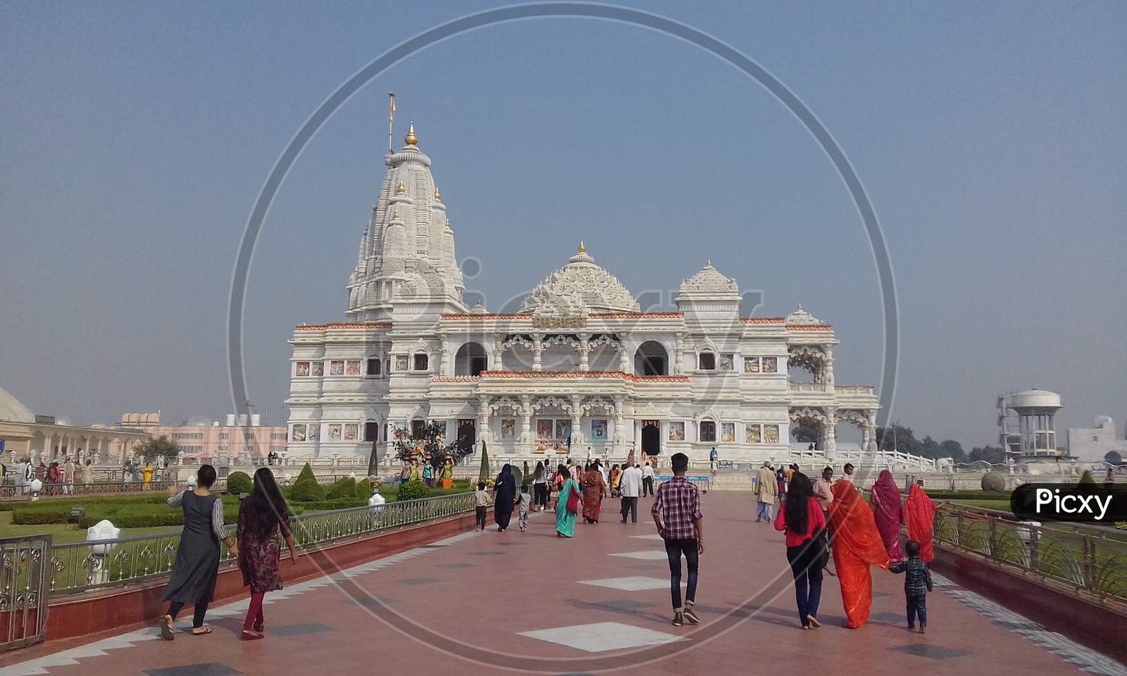 awesome beautiful Shri Prem Mandir the temple of Love in Vrindavan built by jagadguru kripalu ji maharaj