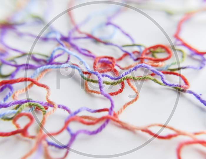 Selective Focus At Different Threads For Knitting
