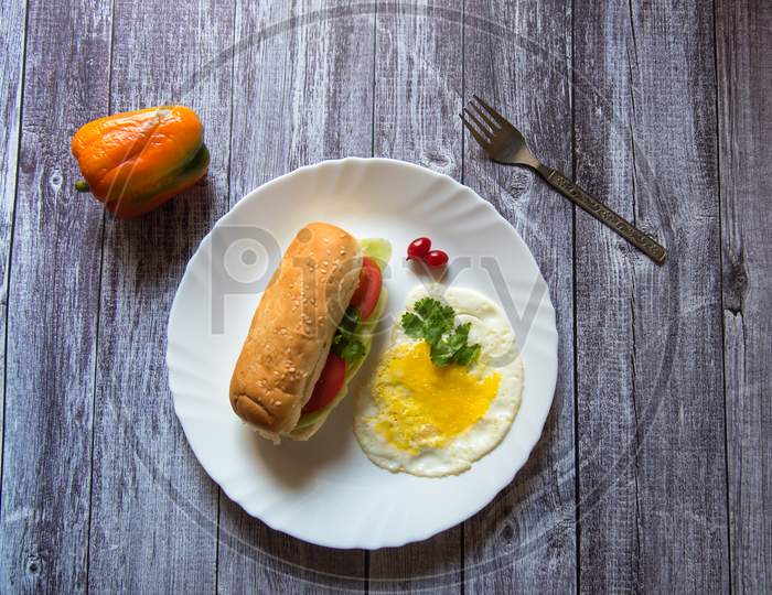 Hot dog sandwich along with egg omelette