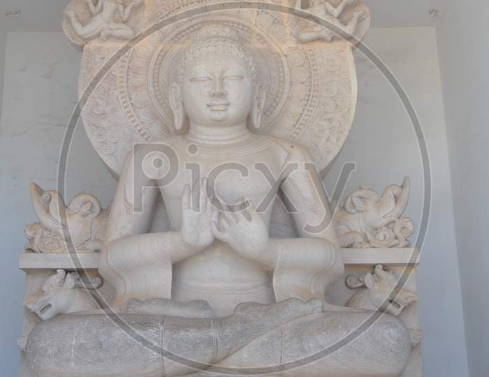Gautambuddha statue