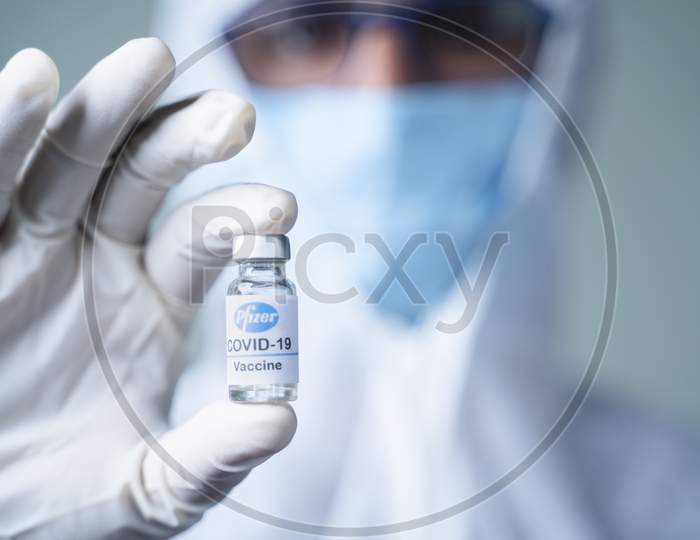 Maski/India - Nov 12,2020 : Doctor Holding Pfizer Biontech Vaccine Against Coronavirus Covid Disease.