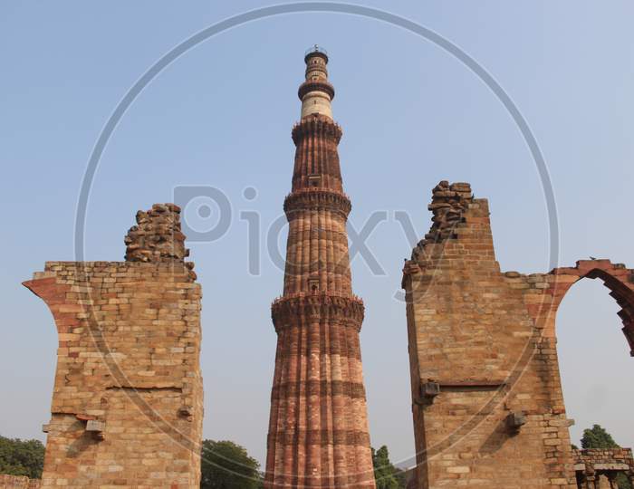 This picture shows a monument called Qutub Minar