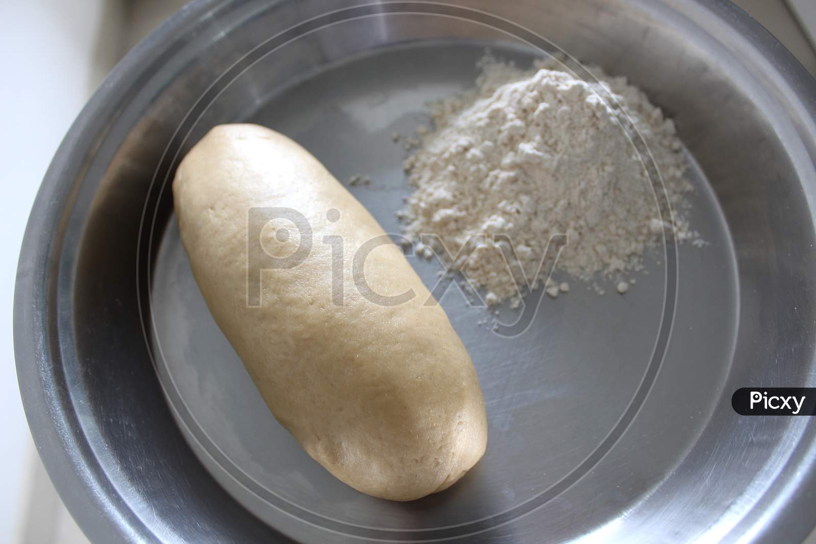 Image of Wheat Flour Dough in a Steel PlateCO244234Picxy