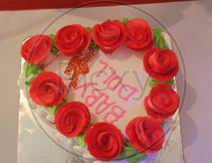 heart shape butterscotch cake with red rose