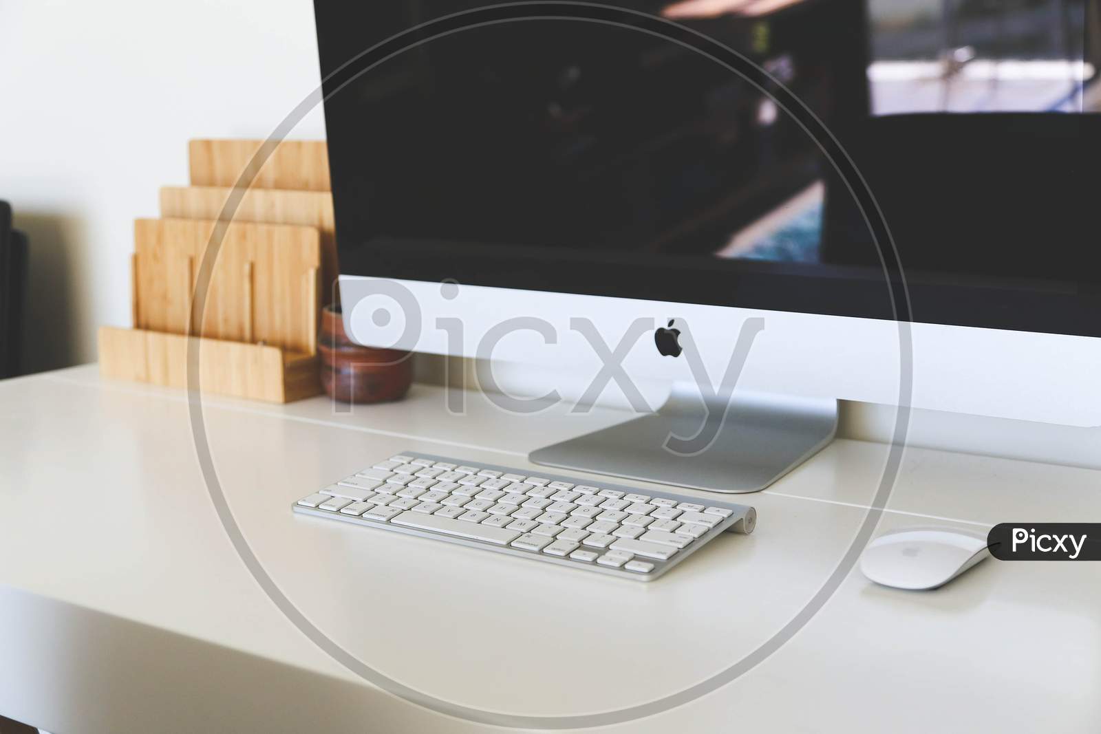 MAC Desktop with Keyboard