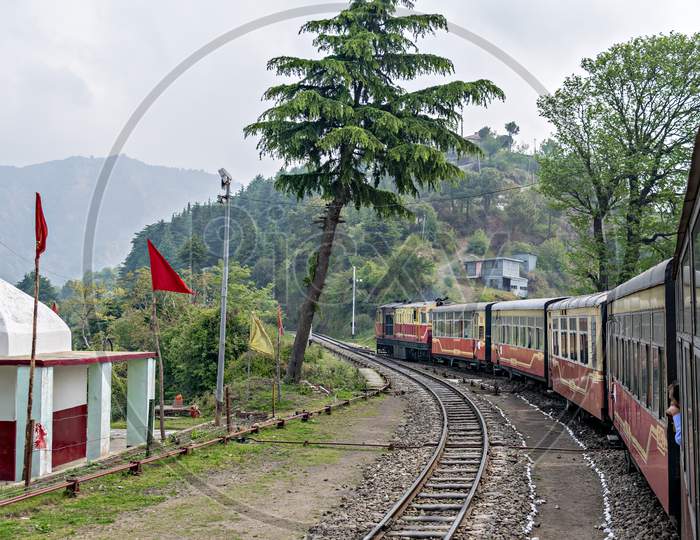 Narrow Gauge Shivalik Deluxe Express Train On Curve While Departing Shoghi.