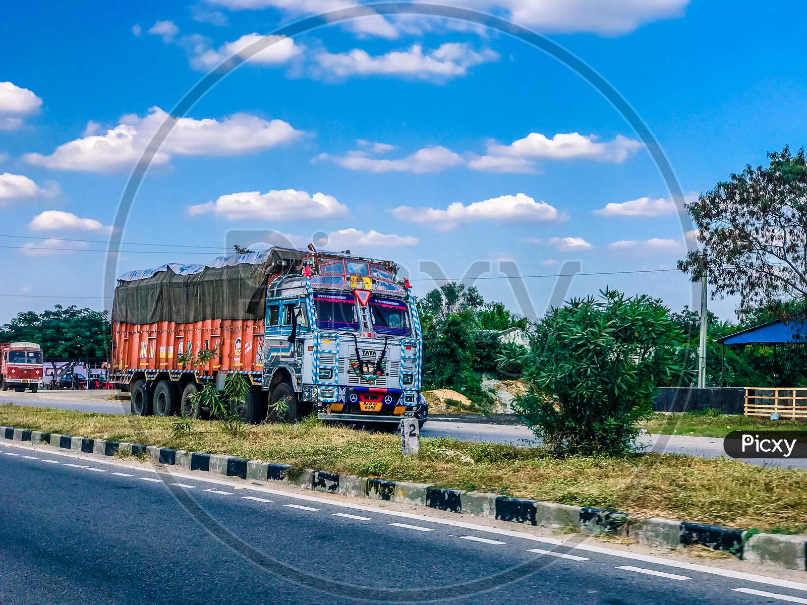 A Lorry moving on National Highway 44, Nagpur Highway