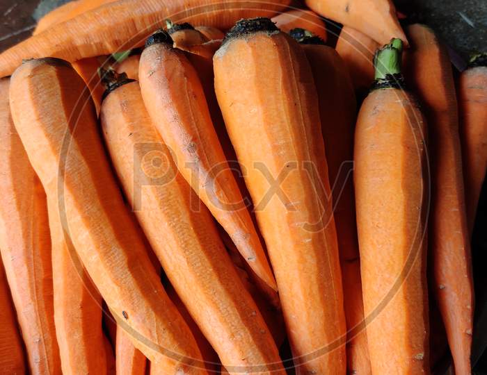 Peeled carrots arranged in a plate