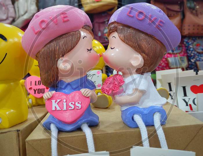 Dolls Kissing Love Concepts and Valentine's Day . Valentine's day Gift for couples .