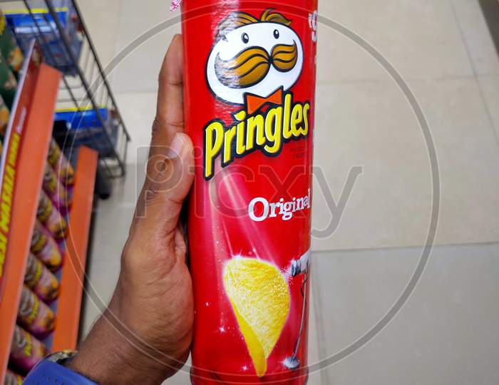 Pringles  chips in hands