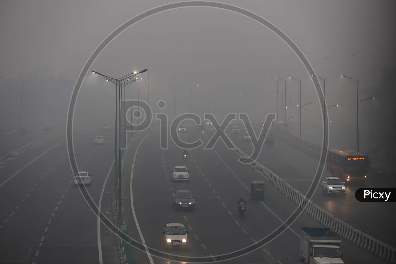 Traffic under heavy smog conditions near Akshardham in New Delhi on November 9, 2020.