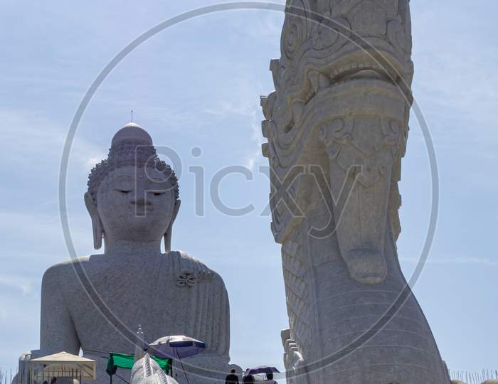 White Big Buddha Sitting, Dragon Head