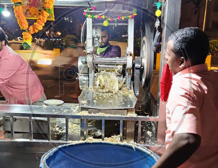 Sugarcane juice vendor, street vendor, mumbai